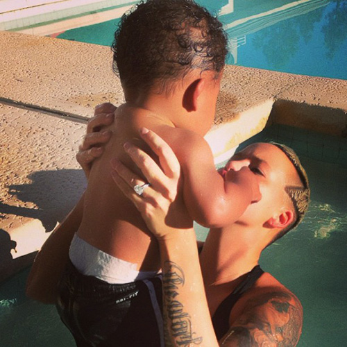 Amber Rose Gets Ziggy With It, Shows Off New Zig Zag Haircut