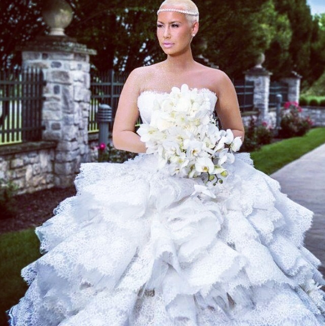 Snapshot Wiz Khalifa And Amber Rose Show Off First Official Wedding Photos The Style News Network