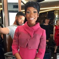 Brandy Tries Out Pixie Haircut Trend 8