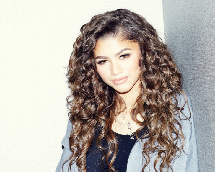 zendaya with curly hair