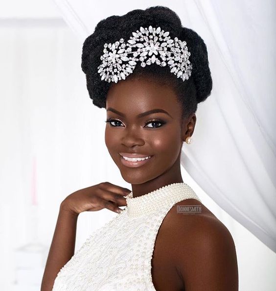 2017-wedding-hairstyles-for-natural-haired-brides-43