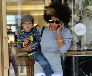 Kelis Updates Her Curly Fro With A Blonde Two – Toned Hair Color – The ...