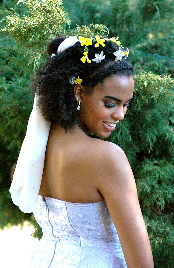 2017-wedding-hairstyles-for-natural-haired-brides-17