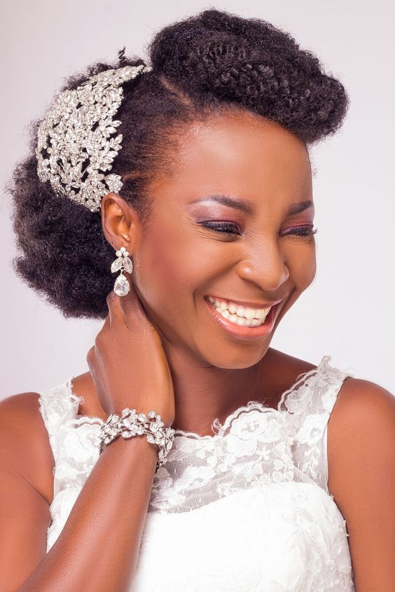 2017-wedding-hairstyles-for-natural-haired-brides-42