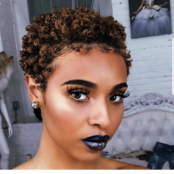 23 Easy Short Hair Styles For Black Ladies 2020 with Simple Makeup